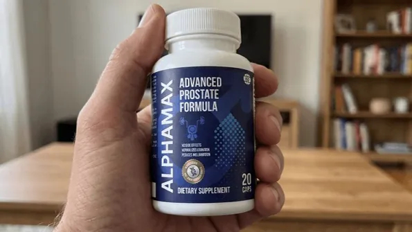 ALPHAMAX Dose in der Hand zu Hause